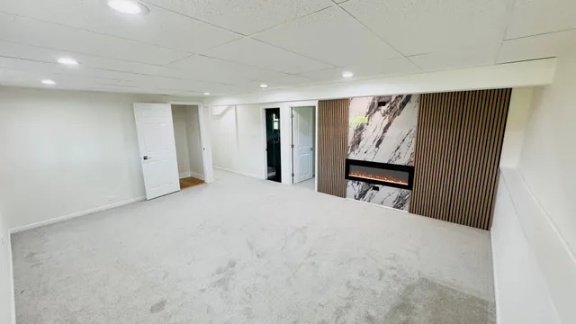 $389,900 | 527 Northgate Road, Lindenhurst, IL 60046