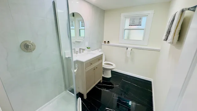 $389,900 | 527 Northgate Road, Lindenhurst, IL 60046