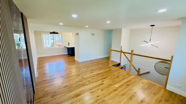 $389,900 | 527 Northgate Road, Lindenhurst, IL 60046