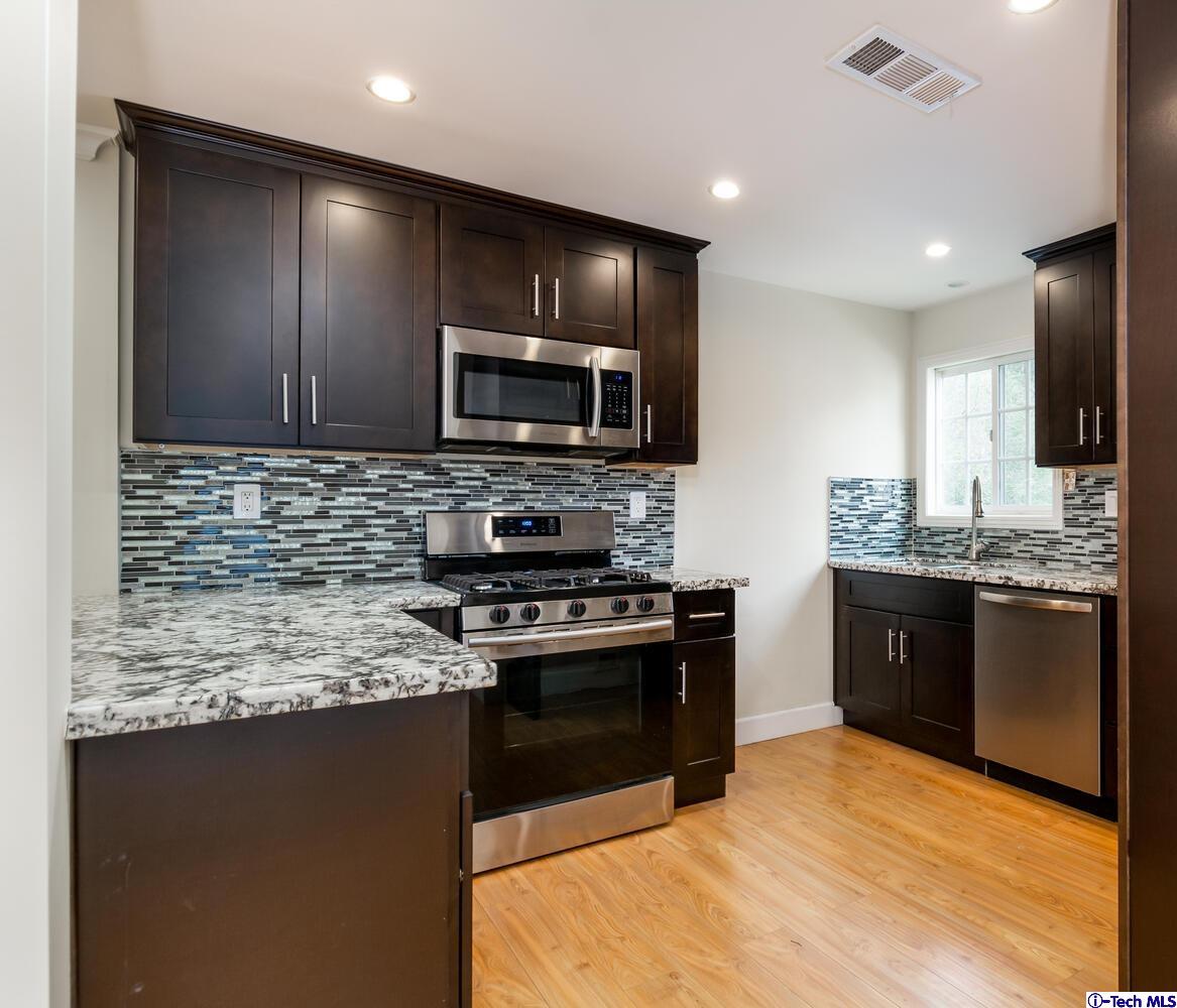 3132 North Verdugo Road Glendale, CA 91208 - Photo 5 of 31