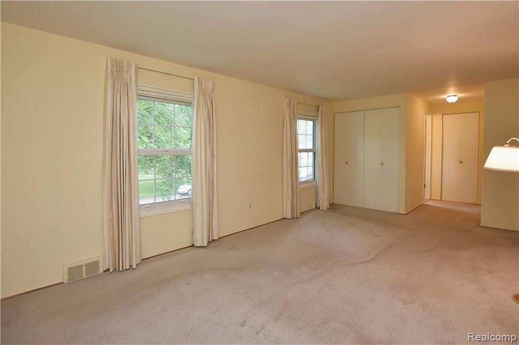 32635 Old Post Road Beverly Hills, MI 48025 - Photo 22 of 34