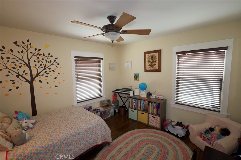 226 Orizaba Avenue Long Beach, CA 90803 - Photo 24 of 39 a bedroom with a bed and window