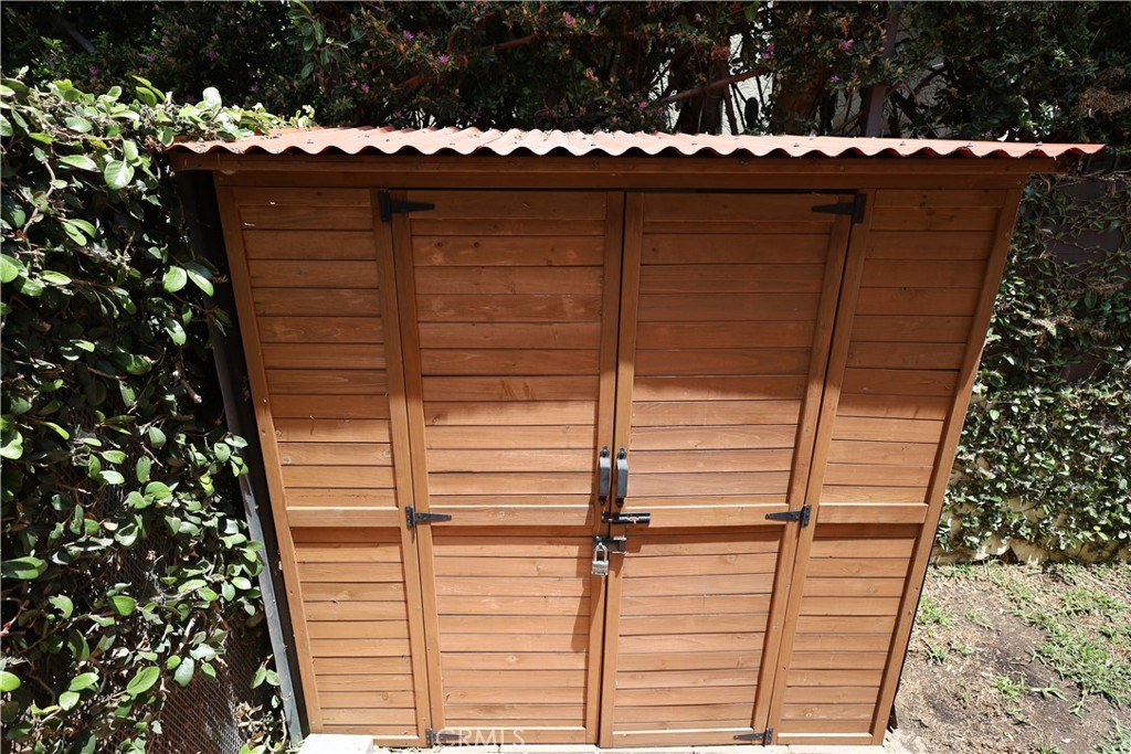 226 Orizaba Avenue Long Beach, CA 90803 - Photo 30 of 39 a view of entryway