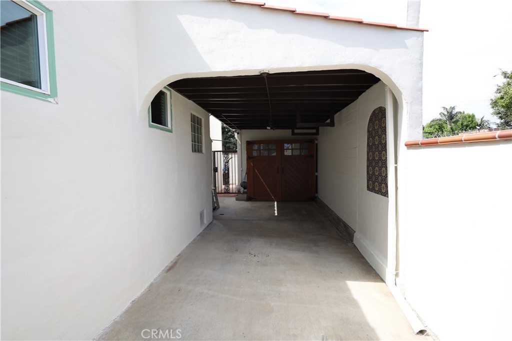 226 Orizaba Avenue Long Beach, CA 90803 - Photo 34 of 39 a view of entryway