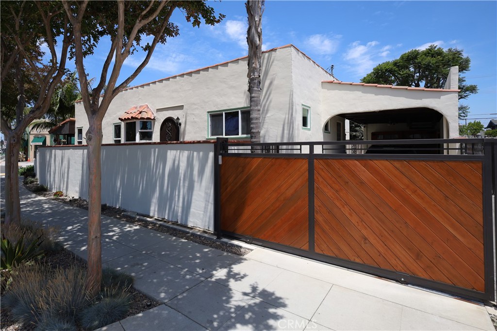 226 Orizaba Avenue Long Beach, CA 90803 - Photo 36 of 39 a view of a house with a backyard