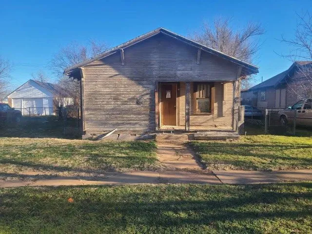 $13,299 | 309 East Wharton Avenue, Electra, TX 76360