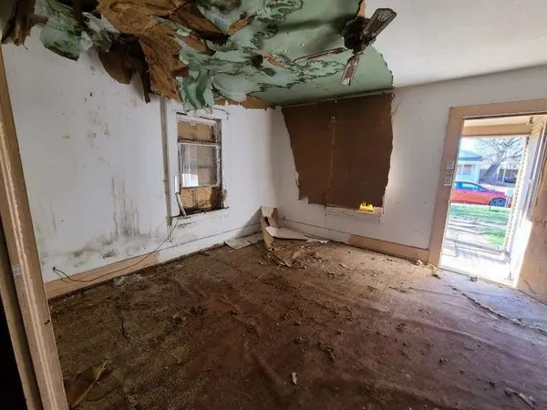 $13,299 | 309 East Wharton Avenue, Electra, TX 76360