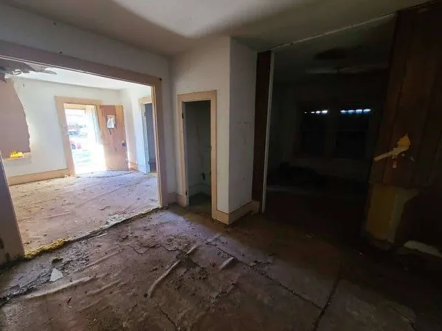 $13,299 | 309 East Wharton Avenue, Electra, TX 76360