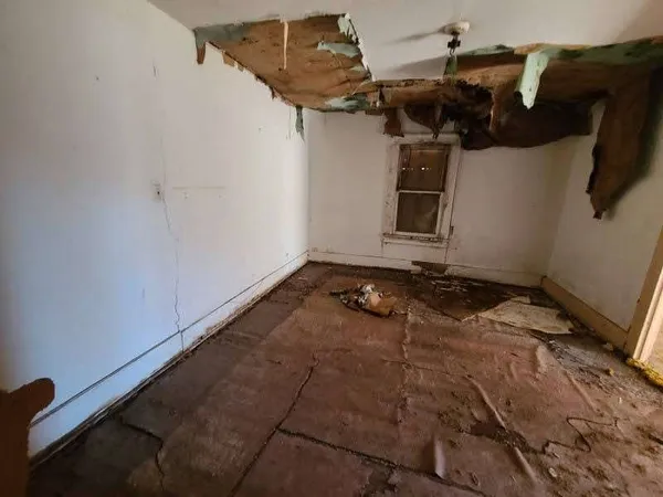 $13,299 | 309 East Wharton Avenue, Electra, TX 76360