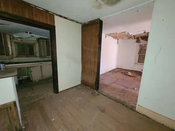 $13,299 | 309 East Wharton Avenue, Electra, TX 76360