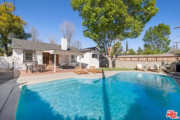 $995,000 | 15016 Archwood Street, Van Nuys, CA 91405