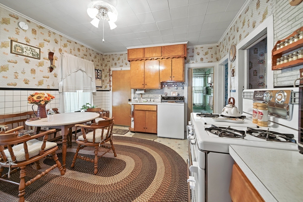 17 Granite Street Webster, MA 01570 - Photo 9 of 33 Gallery Image 9