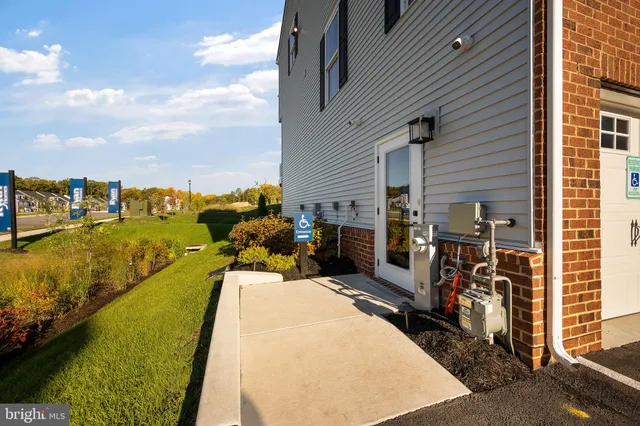 $3,325 | 171 Woodgate Circle, Pasadena, MD 21122