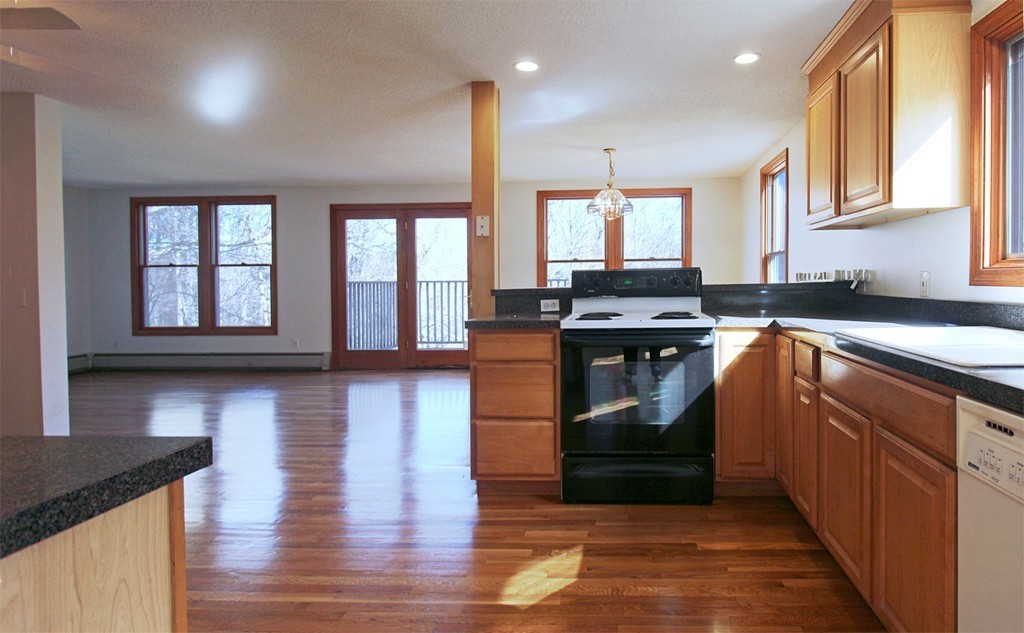 207 Chapin Road Hampden, MA 01036 - Photo 4 of 23