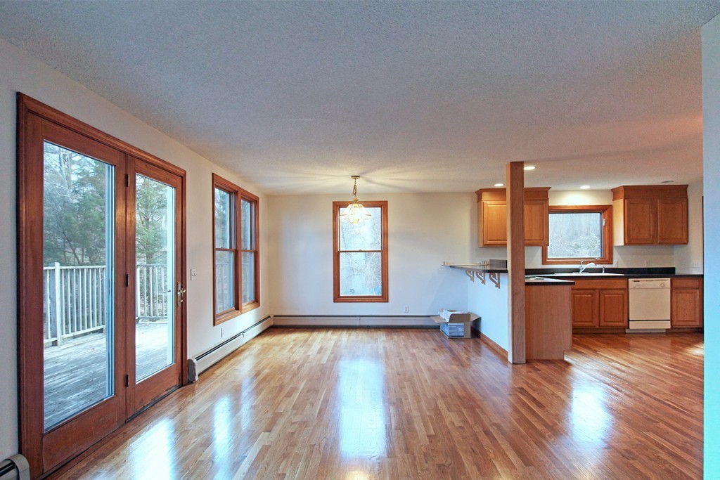 207 Chapin Road Hampden, MA 01036 - Photo 5 of 23