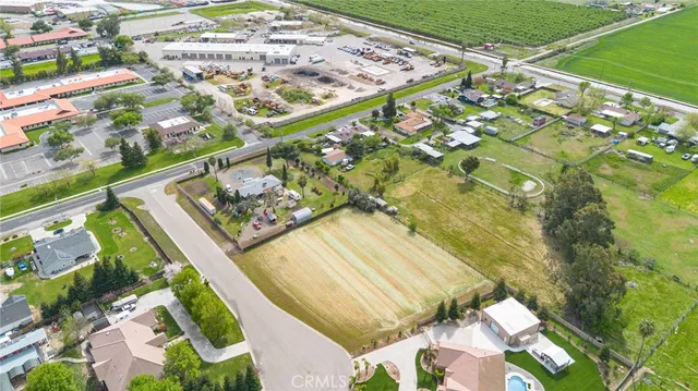 a view of an outdoor space