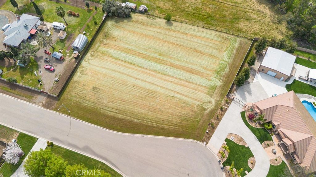 965 Bryant Court Merced, CA 95341 - Photo 2 of 12 a view of yard