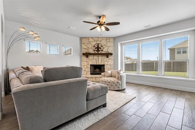 $548,000 | 303 Hidden Cove Drive, Ponder, TX 76259