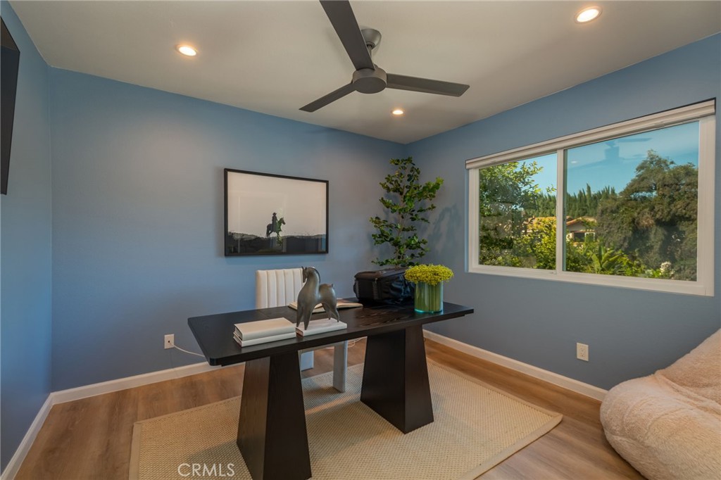 19828 Lull Street Winnetka, CA 91306 - Photo 27 of 32