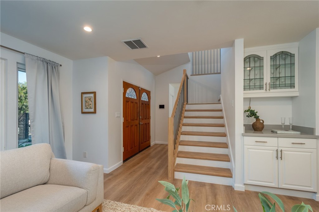 19828 Lull Street Winnetka, CA 91306 - Photo 3 of 32