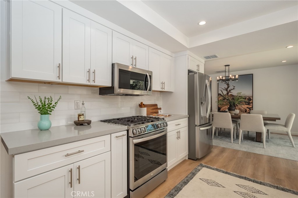 19828 Lull Street Winnetka, CA 91306 - Photo 8 of 32