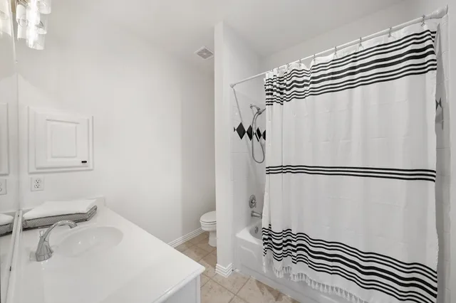 $350,000 | 6115 Windwater Pointe, Houston, TX 77036