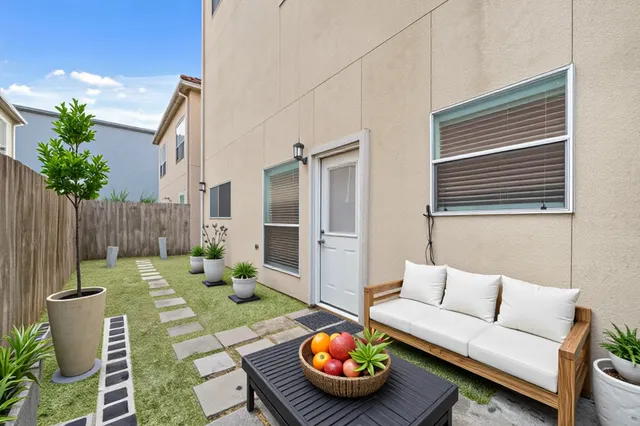 $350,000 | 6115 Windwater Pointe, Houston, TX 77036