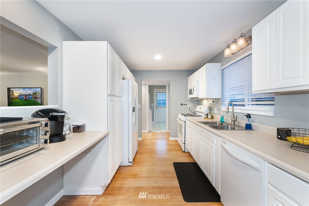 3108 Harris Road Southeast Port Orchard, WA 98366 - Photo 10 of 27 Gallery Image 10