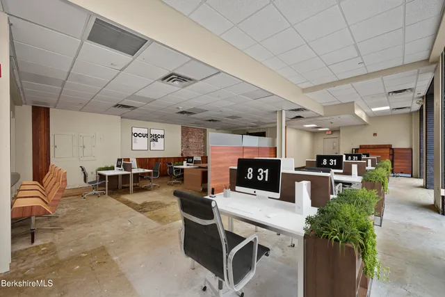 $1,800 | 1 Fenn Street, Pittsfield, MA 01201