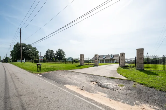 a view of a park and entertaining space