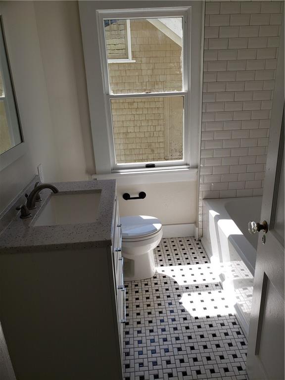 4024 Franklin Road Pittsburgh, PA 15214 - Photo 12 of 25 Full bath