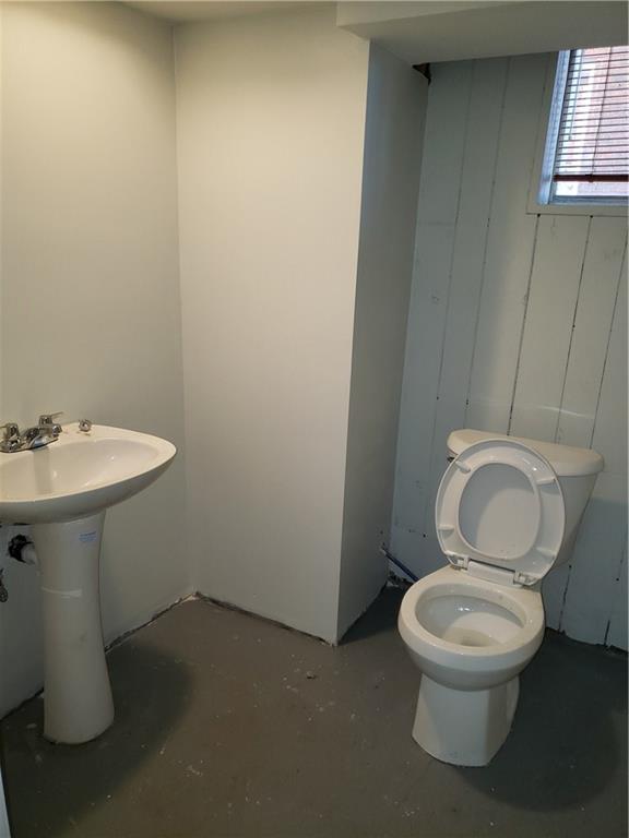 4024 Franklin Road Pittsburgh, PA 15214 - Photo 19 of 25 Powder room in basement