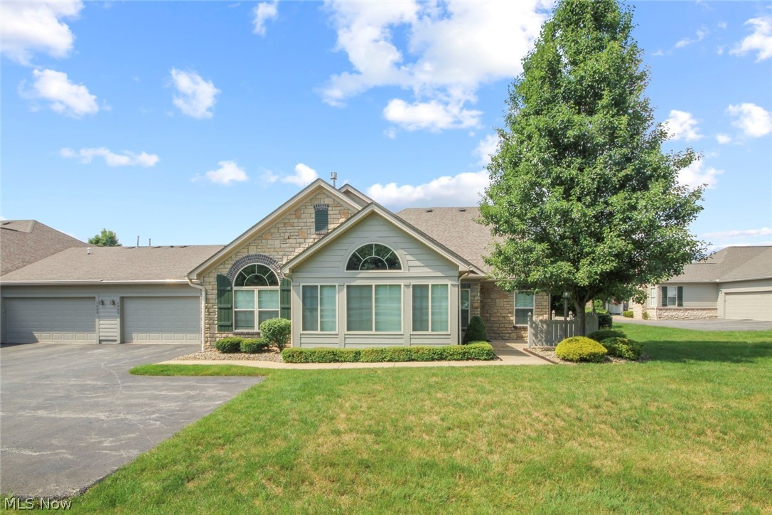 9264 Sharrott Road, Unit 1502 Youngstown, OH 44514 - Photo 2 of 20