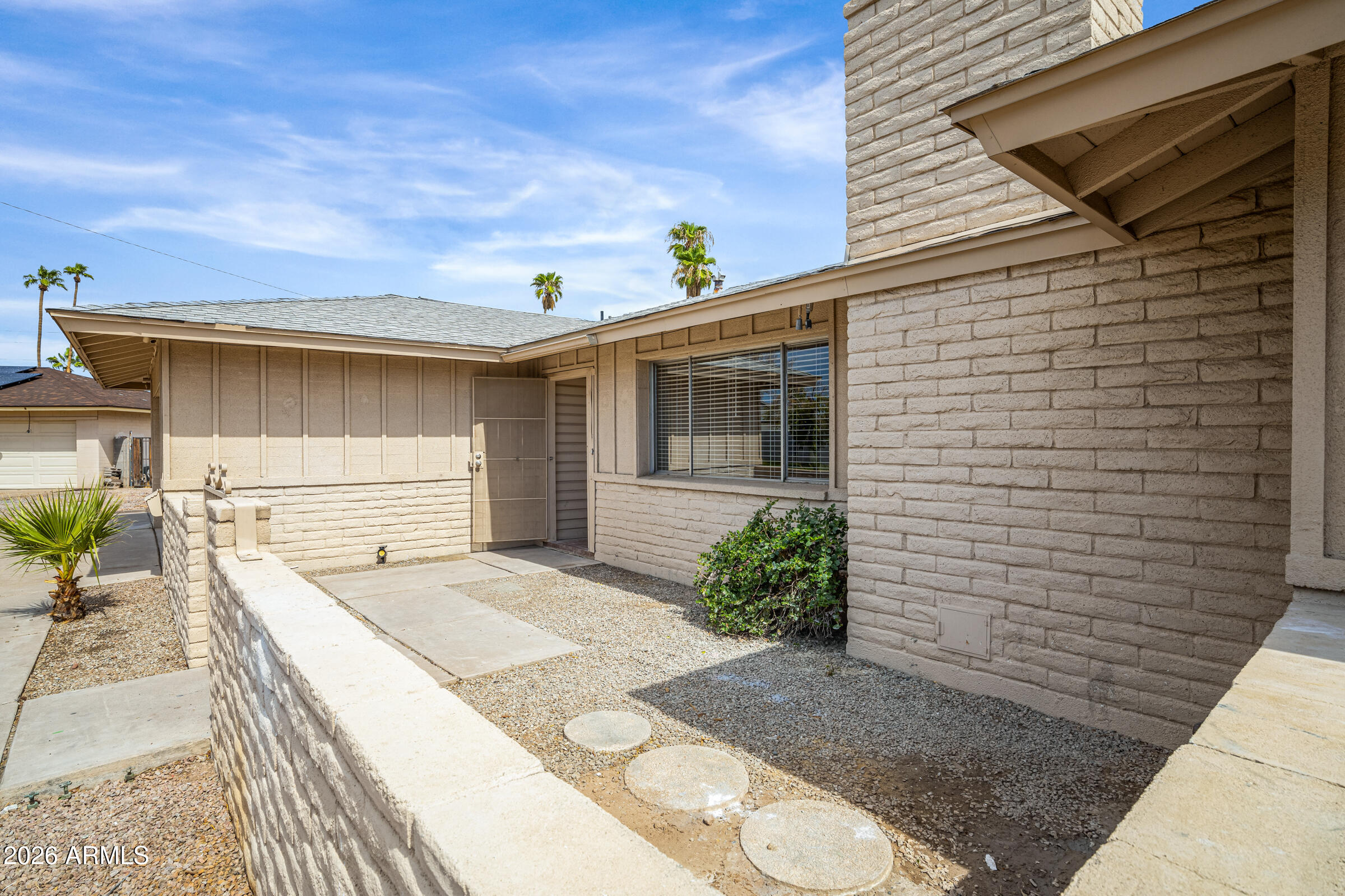 3921 South Kenneth Place Tempe, AZ 85282 - Photo 4 of 43 a backyard of a house with seating space