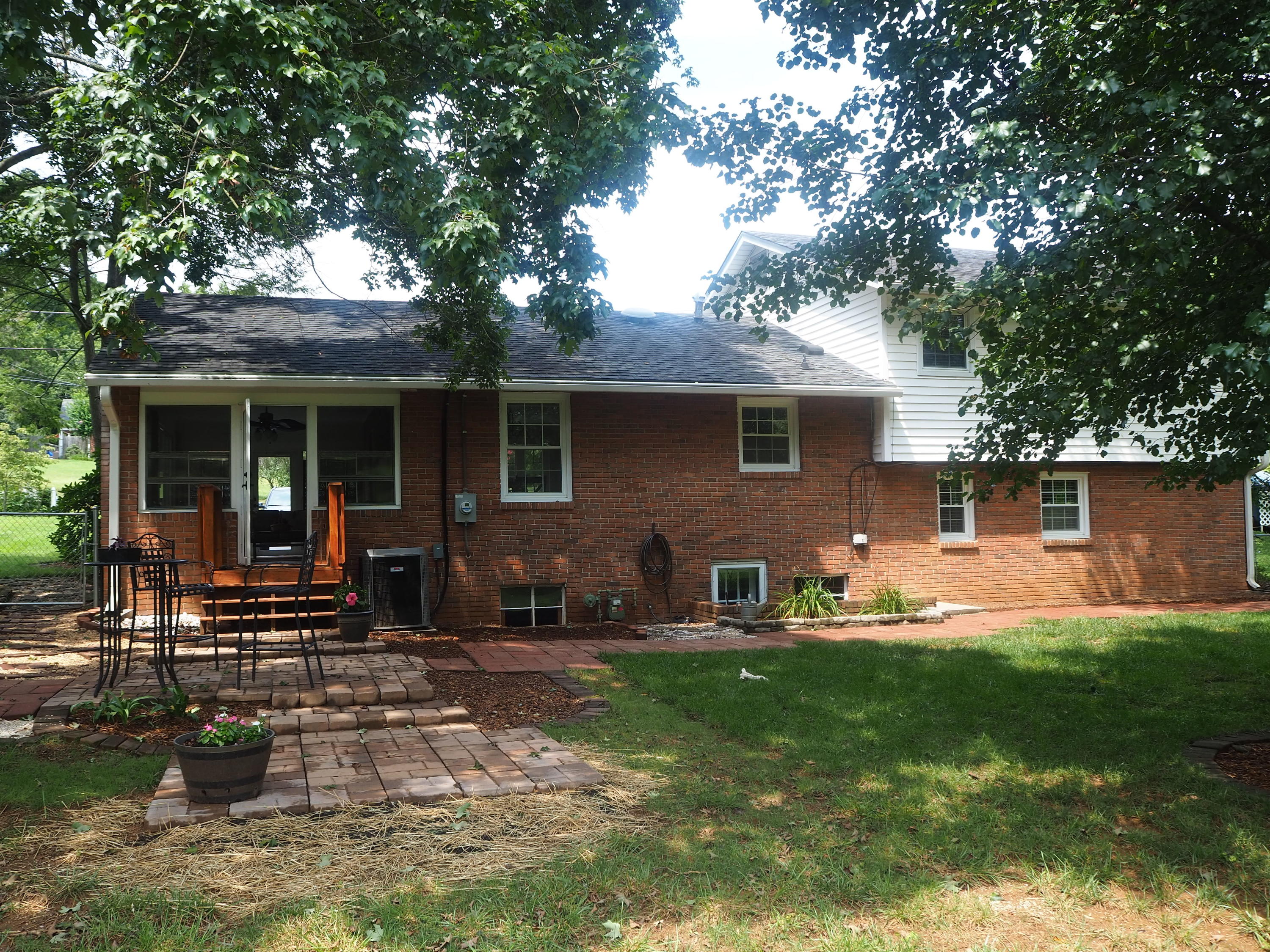 3436 Grandin Road Southwest Roanoke, VA 24018 - Photo 4 of 49 P8070202