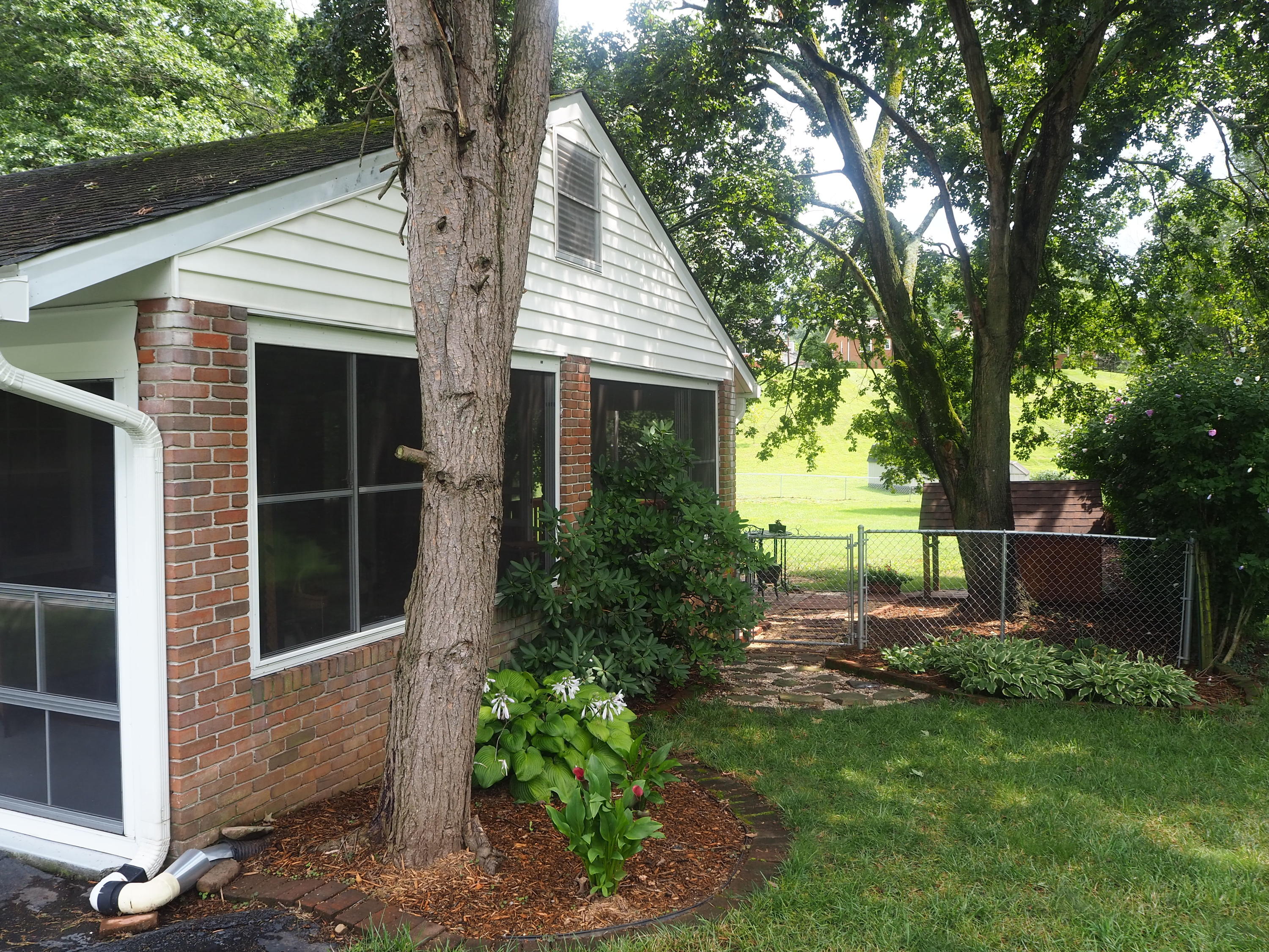 3436 Grandin Road Southwest Roanoke, VA 24018 - Photo 8 of 49 P8070200