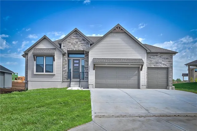 $799,775 | 11351 South Emerald Street, Olathe, KS 66061