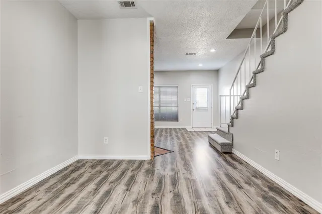 $165,000 | 633 Carriagehouse Lane, Unit I6, Garland, TX 75040