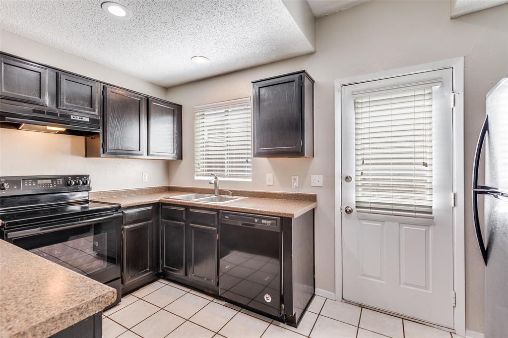 633 Carriagehouse Lane, Unit I6 Garland, TX 75040 - Photo 8 of 24 a kitchen with a sink stove and cabinets