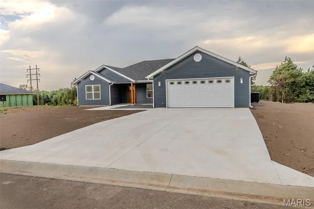 $299,900 | 1809 Vadie Avenue, Lebanon, MO 65536