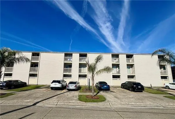 $1,100 | 2330 Edenborn Avenue, Unit 319, Metairie, LA 70001