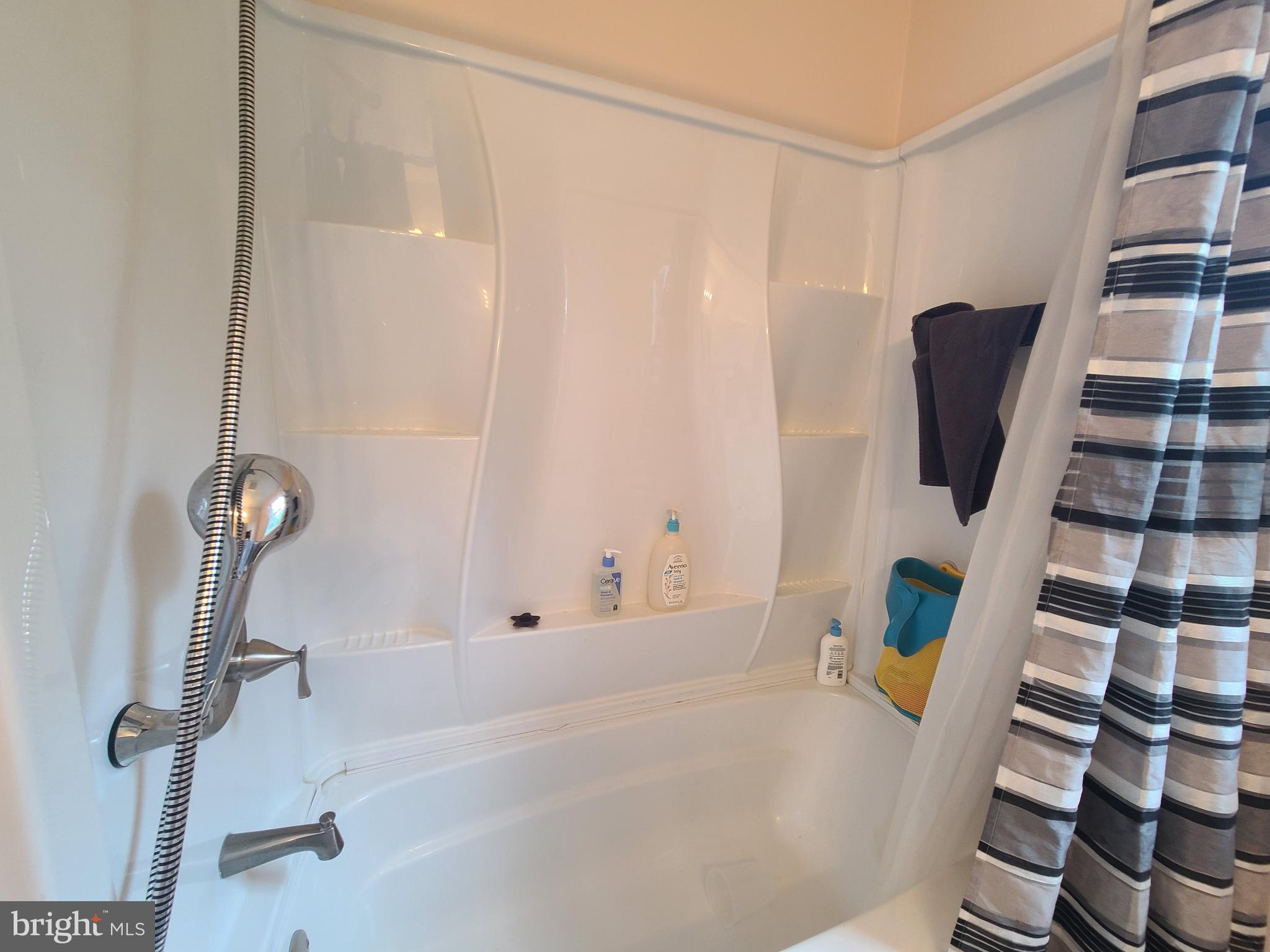 2105 Hemlock Road Norristown, PA 19403 - Photo 36 of 75 Hallbath shower/surround