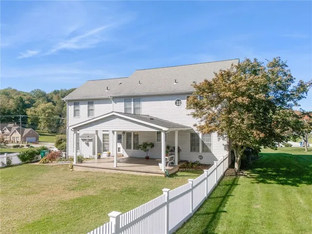 a view of an house with backyard space and garden