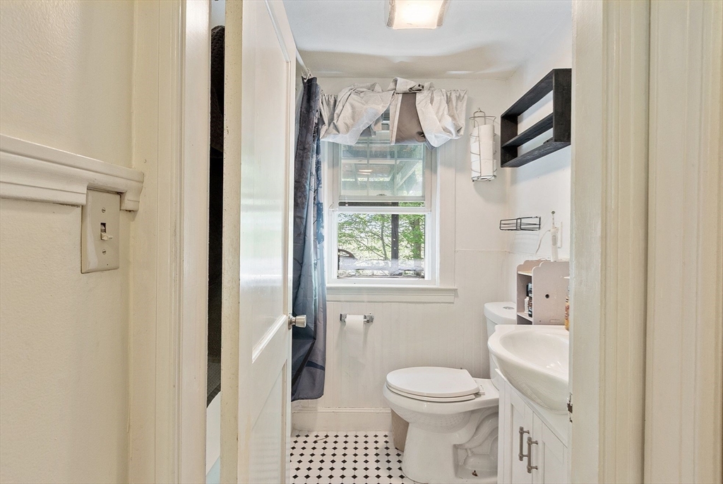 29 Warwick Road Gardner, MA 01440 - Photo 22 of 31 a bathroom with a toilet sink a shower and a mirror