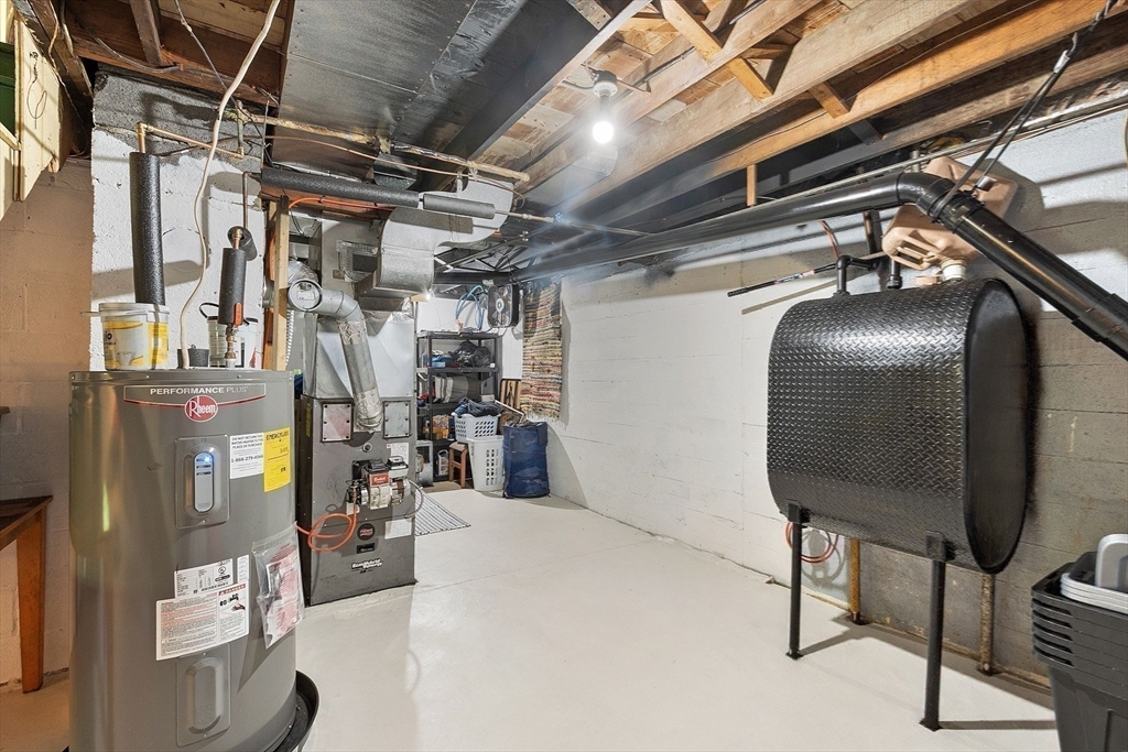 29 Warwick Road Gardner, MA 01440 - Photo 29 of 31 a view of entryway