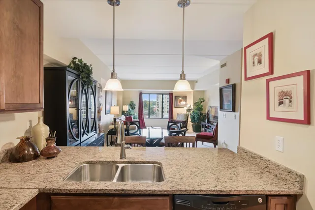 $2,400 | 111 North Ashley Street, Unit 404, Ann Arbor, MI 48104