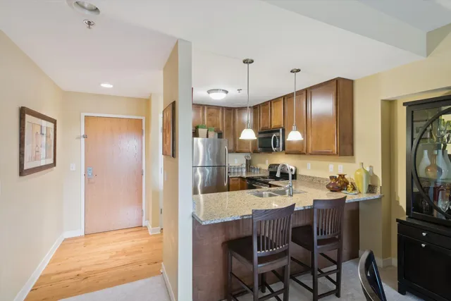 $2,400 | 111 North Ashley Street, Unit 404, Ann Arbor, MI 48104