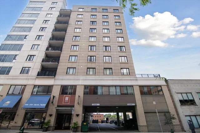 $2,400 | 111 North Ashley Street, Unit 404, Ann Arbor, MI 48104