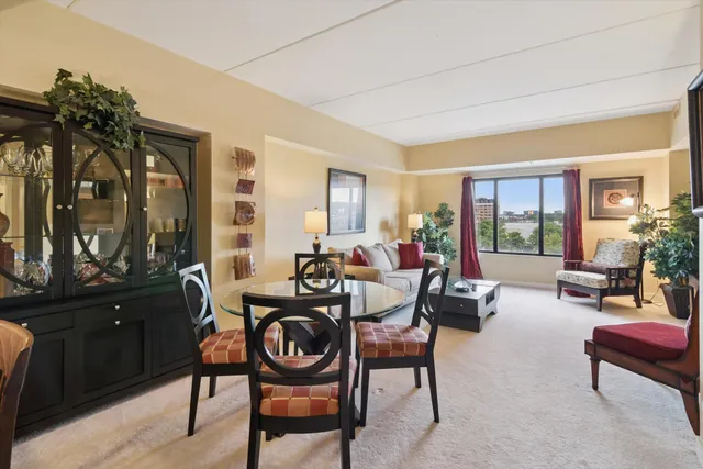 $2,400 | 111 North Ashley Street, Unit 404, Ann Arbor, MI 48104