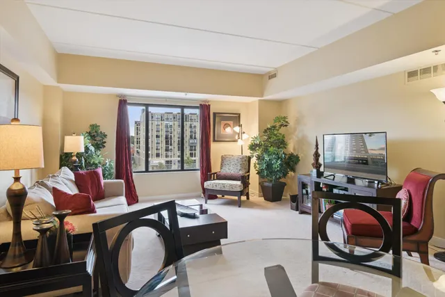 $2,400 | 111 North Ashley Street, Unit 404, Ann Arbor, MI 48104